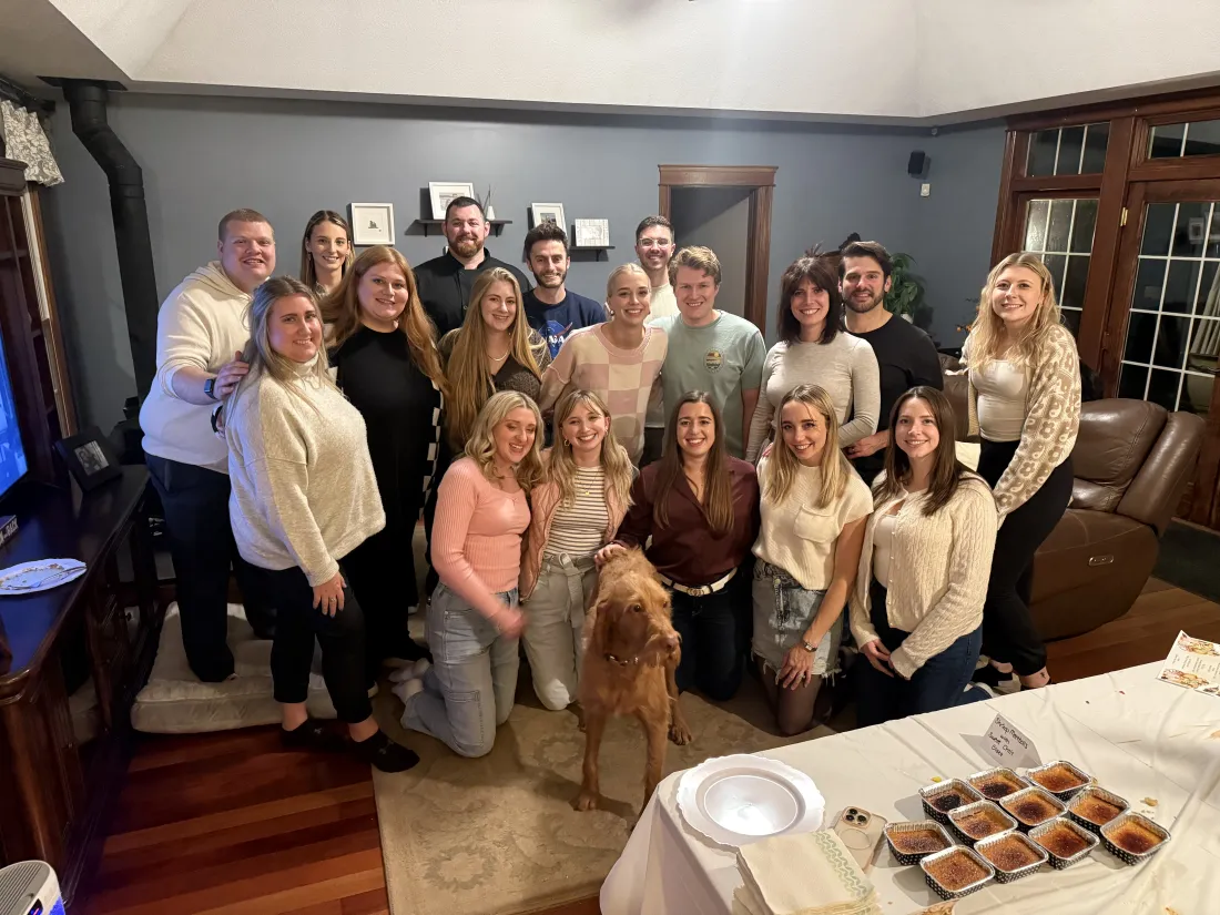 A large group of guests after an evening with Chef Michael