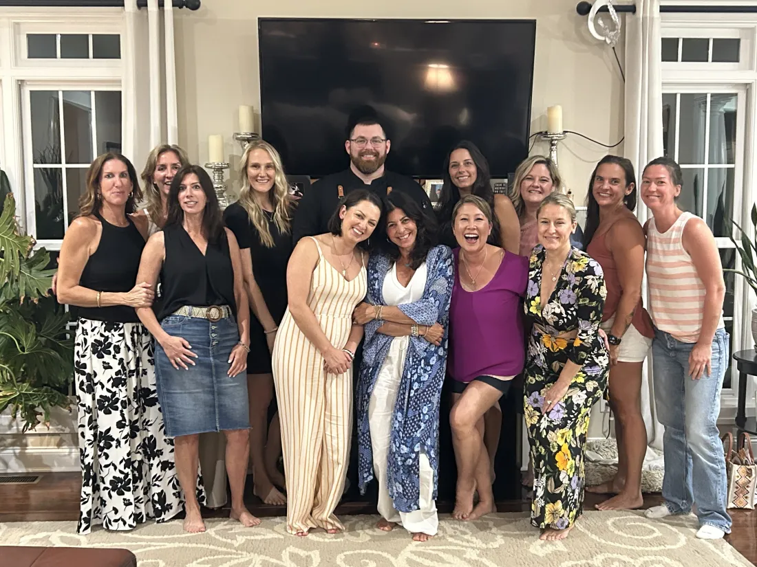 A large group of guests after an evening with Chef Michael